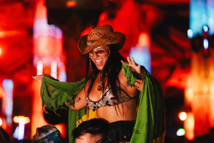 Fünf Tage und vier Nächte voller Musik, Kunst und Gemeinschaft in Eldena Vorverkauf für das Indian Spirit Festival 2027 gestartet Indian Spirit Festival 2026
begeistert 25.000 Psytrance-Fans aus 67 Ländern