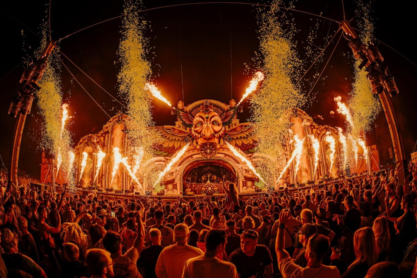 Fünf Tage und vier Nächte voller Musik, Kunst und Gemeinschaft in Eldena Vorverkauf für das Indian Spirit Festival 2027 gestartet Fünf Tage
und vier Nächte
voller Musik, Kunst und Gemeinschaft in
Eldena
Vorverkauf für das
Indian Spirit Festival 2027 gestartet.